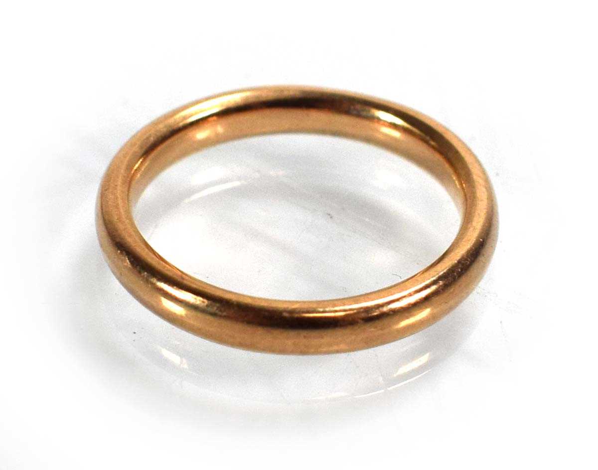 Lot 709 - A 9ct rose gold wedding band, band w. 2 mm,...