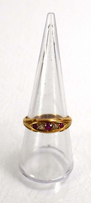 Lot 711 - An 18ct yellow gold ring set three graduated...
