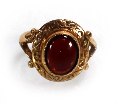 Lot 712 - A 9ct yellow gold ring set cabochon garnet in...