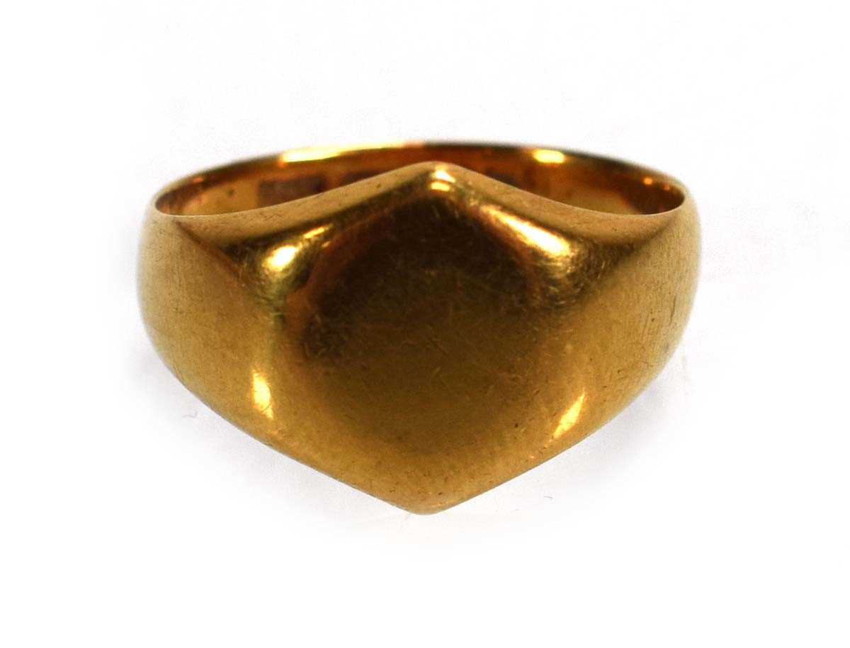 Lot 719 - An 18ct yellow gold signet ring, Birmingham...
