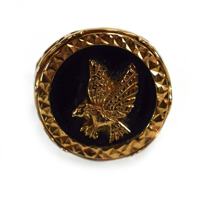 Lot 723 - A 9ct yellow gold signet ring depicting an...