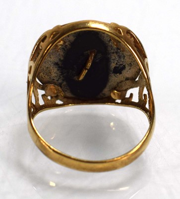 Lot 723 - A 9ct yellow gold signet ring depicting an...