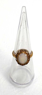 Lot 726 - A group of 9ct yellow gold jewellery...