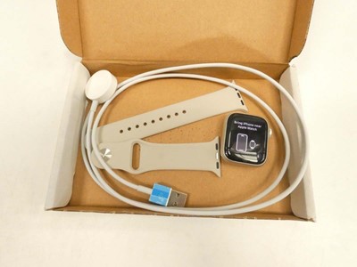 Lot 2012 - Apple Watch Series 7 41MM Silver