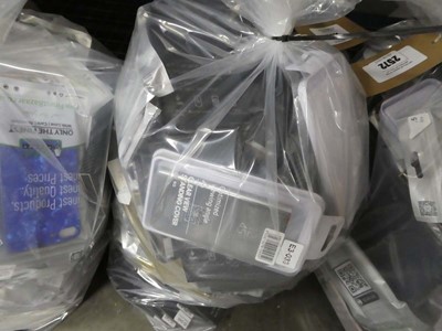 Lot 2571 - Bag of various phone cases