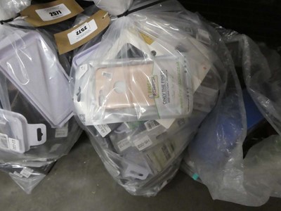Lot 2572 - Bag of various phone cases
