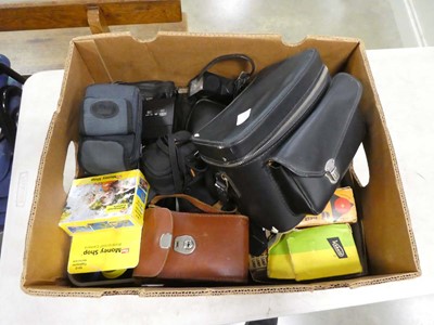 Lot 2657 - Box of camera equipment including Prinzflex...