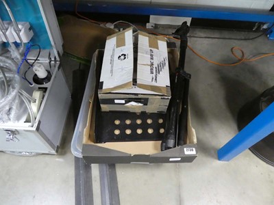 Lot 2730 - Tray of various music equipment, to include...
