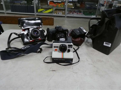 Lot 2667 - Quantity of cameras including Canon Eos 1000F...