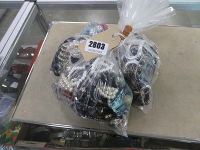 Lot 2803 - 3 small bags of costume jewellery