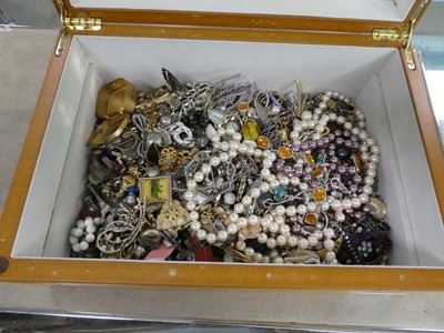 Lot 2808 - Burwood jewellery box containing costume...