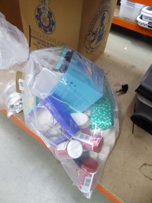 Lot 3033 - Bag containing Vicks vapouriser, Pets Purist...