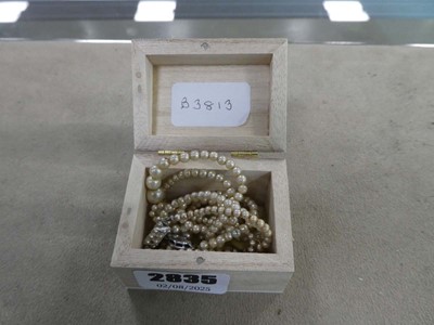 Lot 2835 - String of pearls