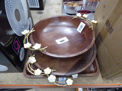 Lot 3091 - Set of 3 wooden serving bowls and trays,...