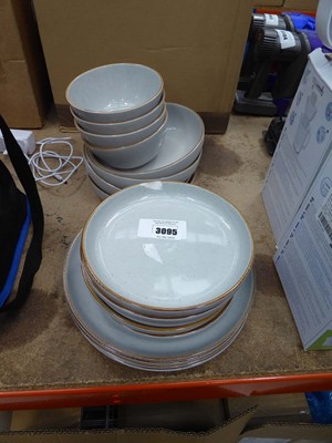 Lot 3095 - Loose assortment of dinnerware plates and bowls