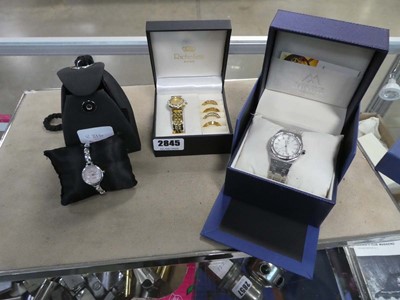 Lot 2845 - Collection of items to include Jane Shilton...