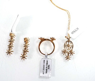 Lot 761 - A suite of 9ct yellow gold jewellery...