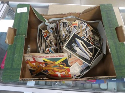 Lot 2863 - Box of mainly cigarette cards