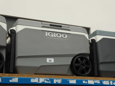 Lot 3123 - Igloo Max Cold Latitude 90 rolling cooler box...