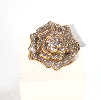 Lot 768 - A 9ct yellow gold flowerhead ring set layers...