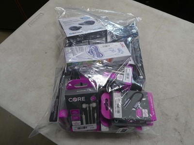 Lot 2976 - Bag of type-C audio adapters, headphones etc.