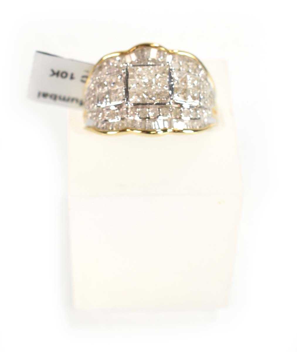 Lot 772 - A 9ct white gold ring set small brilliant,...