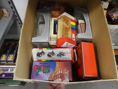 Lot 2894 - Box of assorted collectible figures to include...