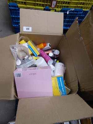 Lot 3182 - Box of toiletries and cosmetics