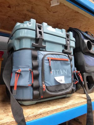 Lot 3246 - Titan Arctic zone carry cooler box