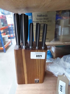 Lot 3221 - Knife block and knife set