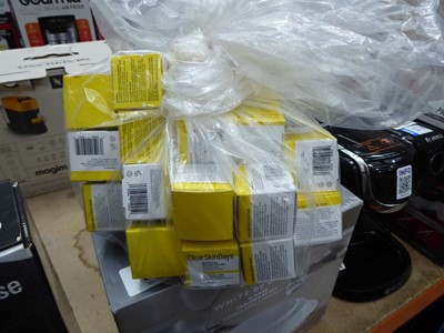 Lot 3262 - Quantity of ClearSkinDays mattifying booster...