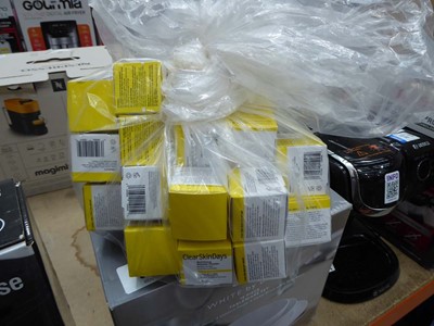 Lot 3264 - Quantity of ClearSkinDays mattifying booster...