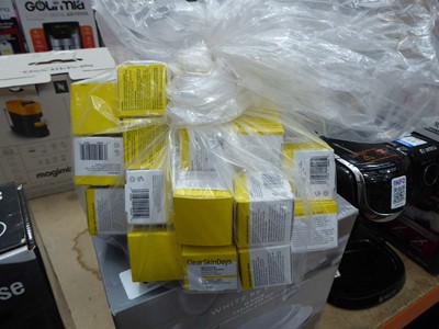 Lot 3265 - Quantity of ClearSkinDays mattifying booster...