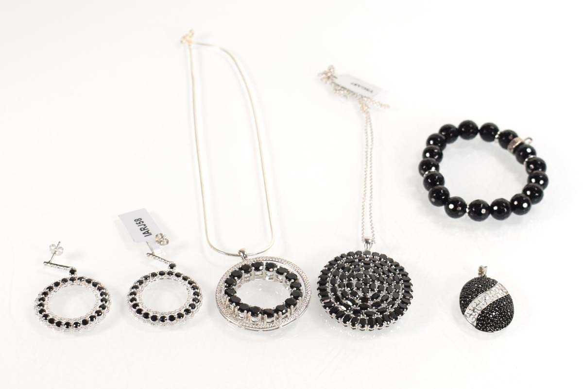 Lot 807 - Six items of silver and metalware jewellery...