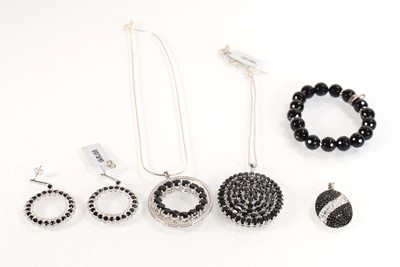 Lot 807 - Six items of silver and metalware jewellery...