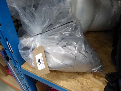 Lot 3277 - Bag containing a King size duvet