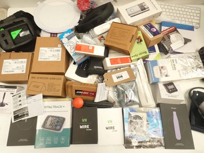 Lot 2414 - Mixed lot of electricals, devices and accessories