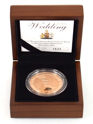 Lot A Royal Mint 2011 gold proof £5 coin...