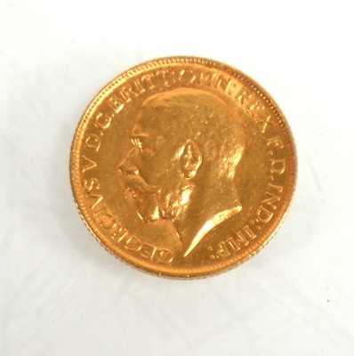 Lot 981 - A sovereign dated 1912