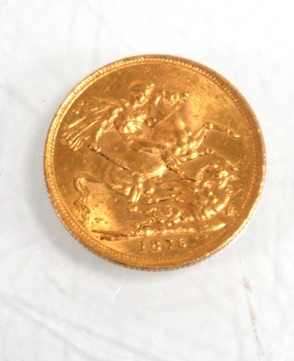 Lot 989 - A Victorian sovereign dated 1875