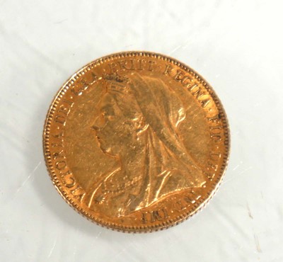 Lot 992 - A Victorian sovereign dated 1900