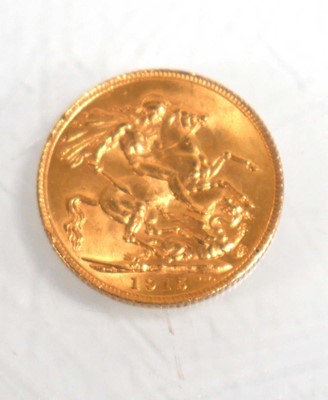 Lot 999 - A sovereign dated 1915