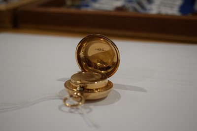 Lot 1000 - An Edwardian 9ct yellow gold sovereign case,...