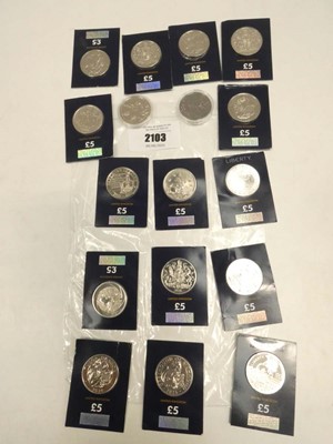 Lot 2103 - 17x collectable £5 coins