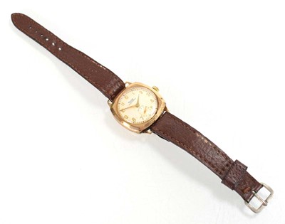 Lot 882 - A gentleman's 9ct yellow gold Sportsmans...