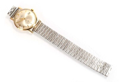 Lot 888 - A gentleman's 9ct yellow gold wristwatch by...