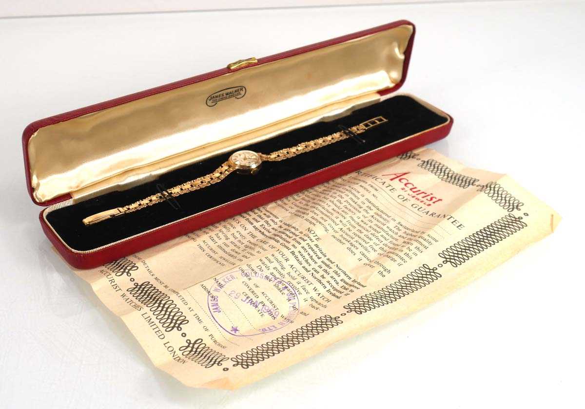 Lot 901 - A ladies 9ct yellow gold wristwatch by...