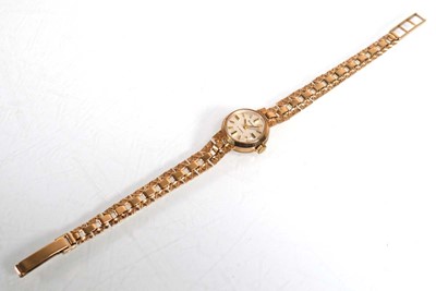 Lot 901 - A ladies 9ct yellow gold wristwatch by...