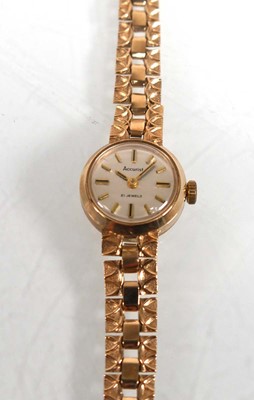 Lot 901 - A ladies 9ct yellow gold wristwatch by...