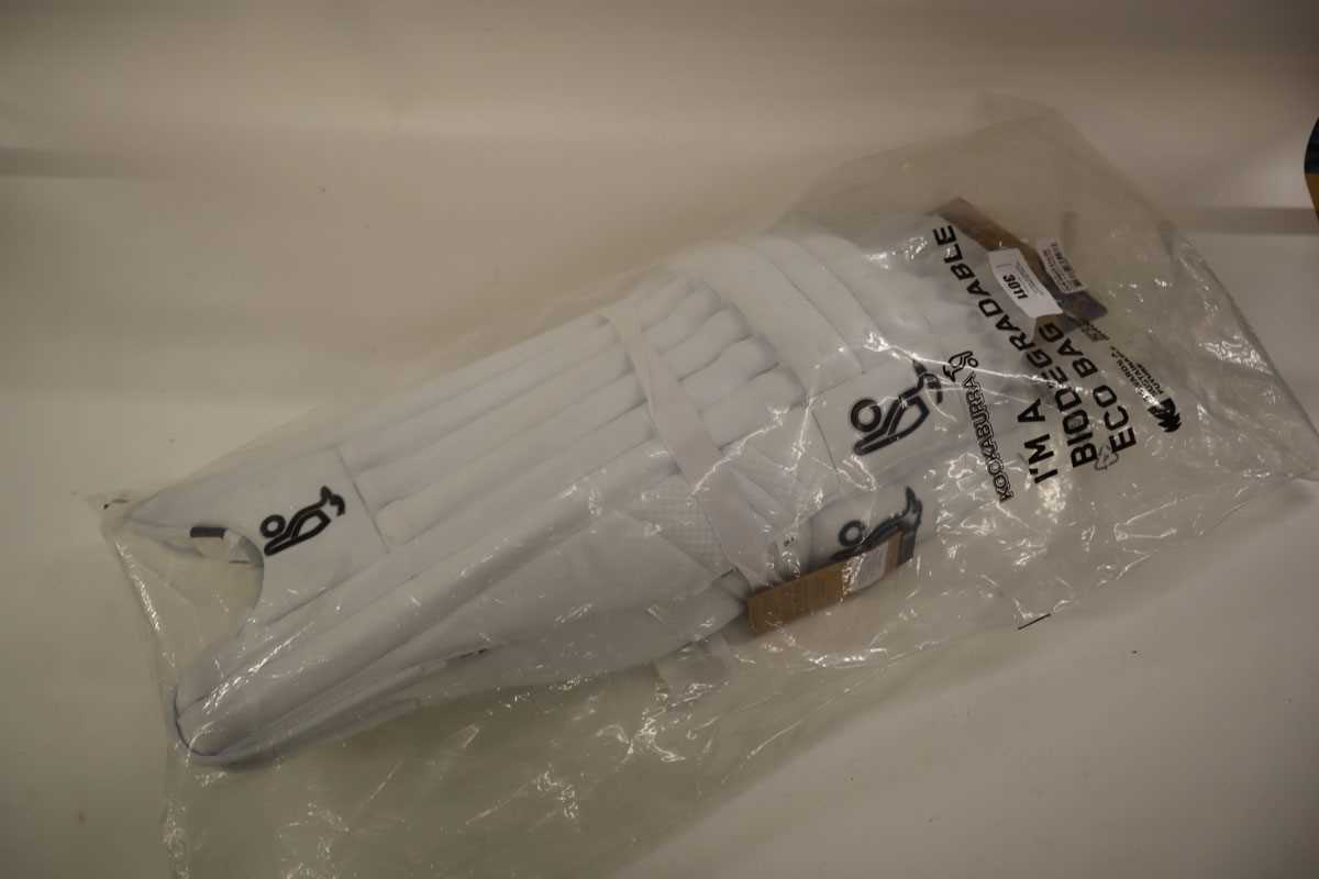 Lot Kookaburra Ghost 3.1 batting pads, adult,...